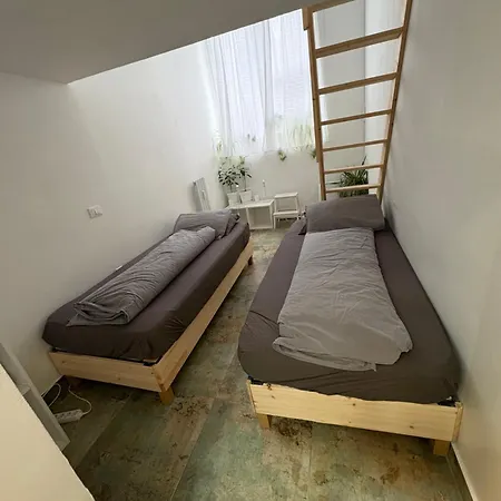 Industrial 2 Apartmán